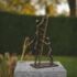Bronzen beeld 2 mensen met ladder