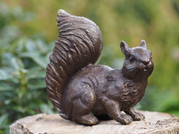 bronzen beeld Eekhoorntje