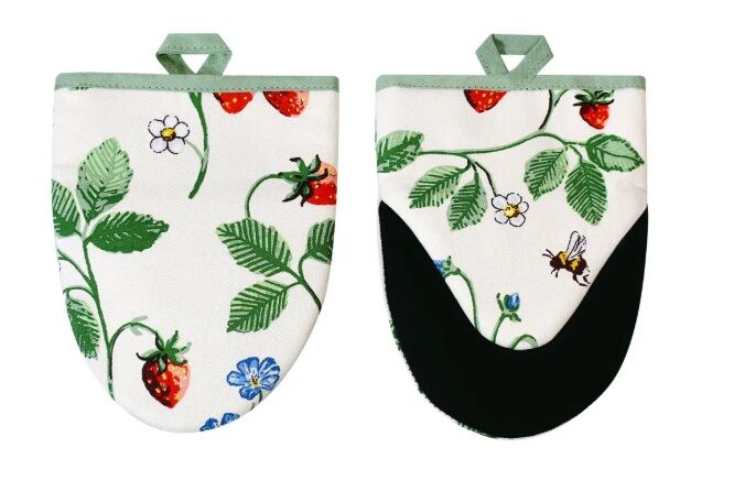 Strawberry Patch microwave mitts