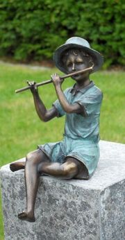 Bronzen beeld fluitist