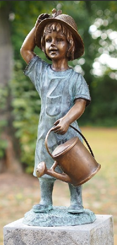Bronzen beeld groot meisje met gieter